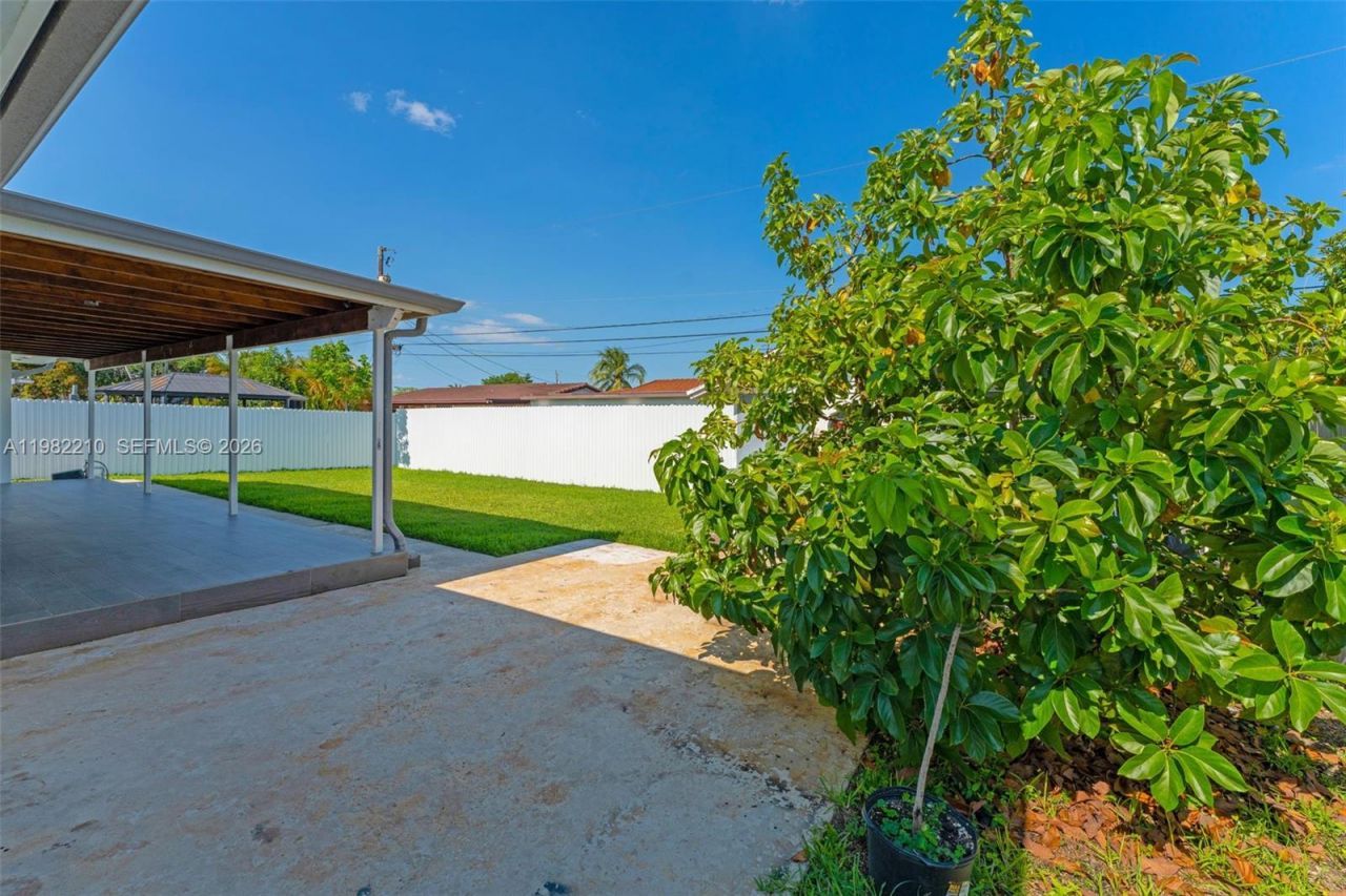 2023 SW 99th Ave, Miami, FL 33165 Photo