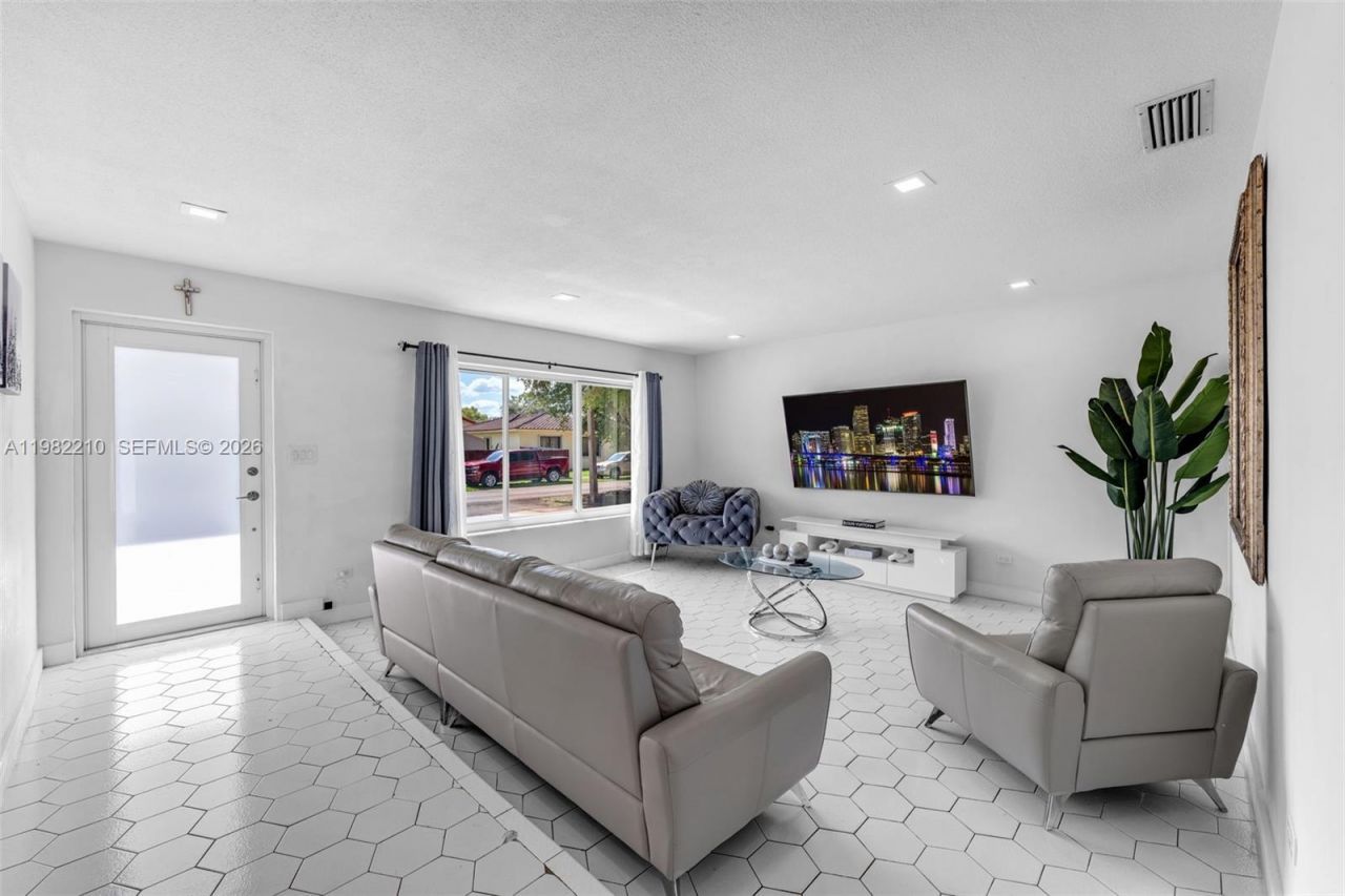 2023 SW 99th Ave, Miami, FL 33165 Photo