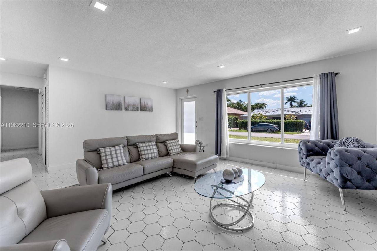 2023 SW 99th Ave, Miami, FL 33165 Photo