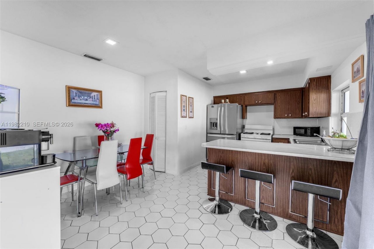 2023 SW 99th Ave, Miami, FL 33165 Photo