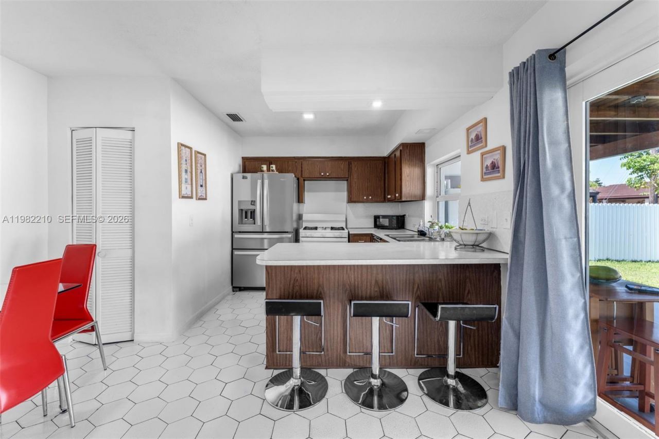 2023 SW 99th Ave, Miami, FL 33165 Photo