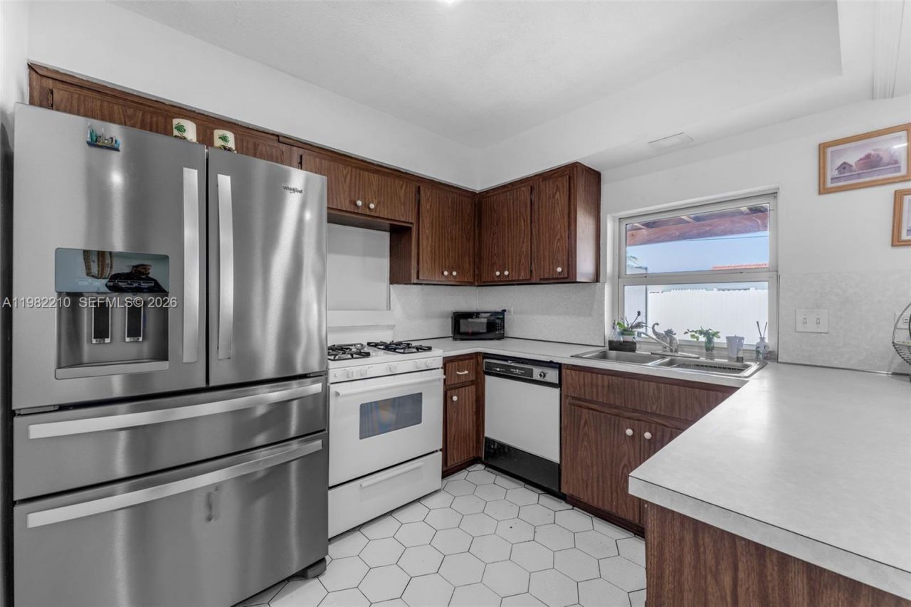 2023 SW 99th Ave, Miami, FL 33165 Photo