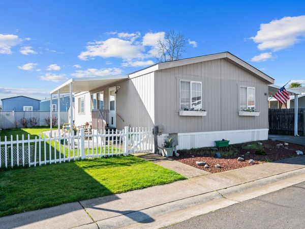 1570 S Peach Street, Unit SPC 65, Medford, OR 97501