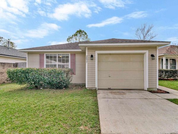 2037 Marquesas Ln, Pensacola, FL 32506