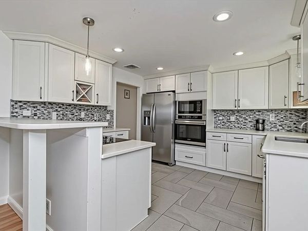 4 Virginia Ave, Brockton, MA 02302