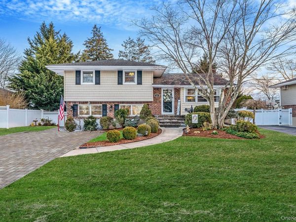 26 Whitebirch Lane , Commack, NY 11725