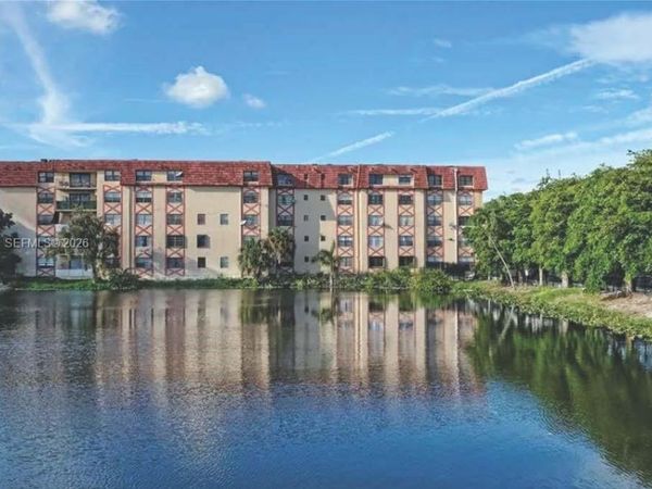 1325 W 68th St, Unit 113, Hialeah, FL 33014