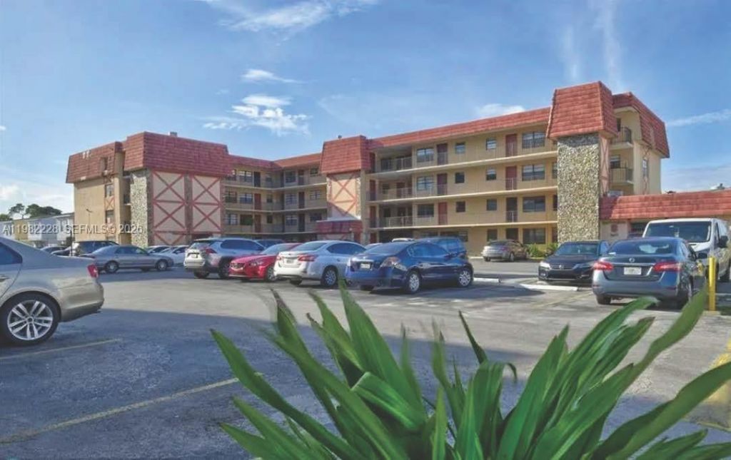 1325 W 68th St, Unit 113, Hialeah, FL 33014 Photo