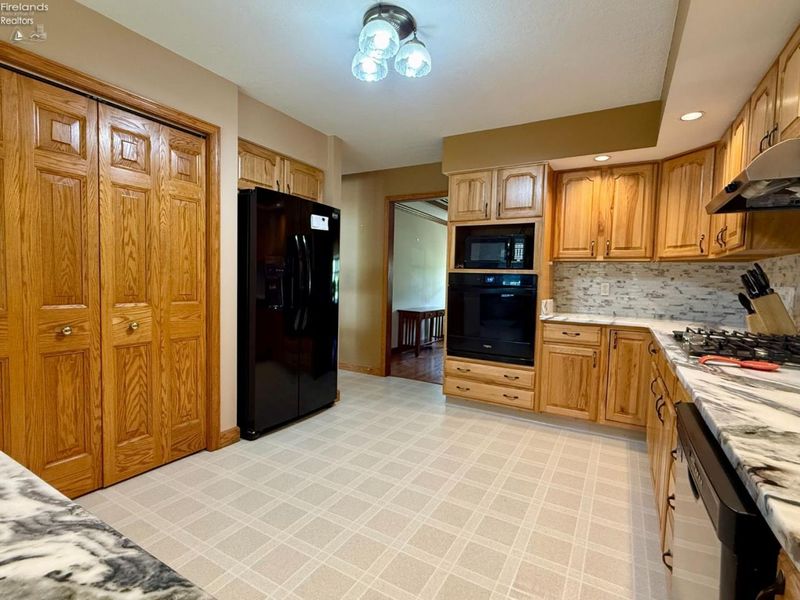 52808 North Ridge Road, Vermilion, OH 44089 Photo 18