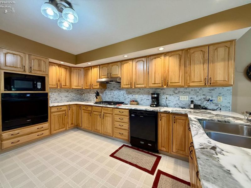 52808 North Ridge Road, Vermilion, OH 44089 Photo 19