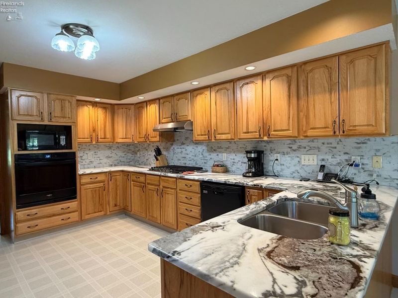 52808 North Ridge Road, Vermilion, OH 44089 Photo 22