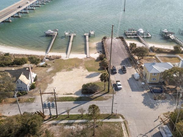 2311 Evans Street , Morehead City, NC 28557