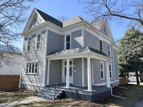 712 N Roosevelt Street , Bloomington, IL 61701