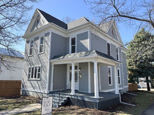 712 N Roosevelt Street , Bloomington, IL 61701