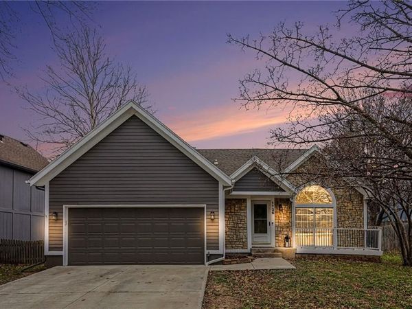 1126 E Charlotte Town Road, Olathe, KS 66061