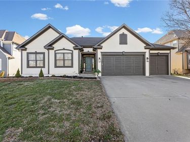 8901 N St Clair Avenue, Kansas City, MO 64154