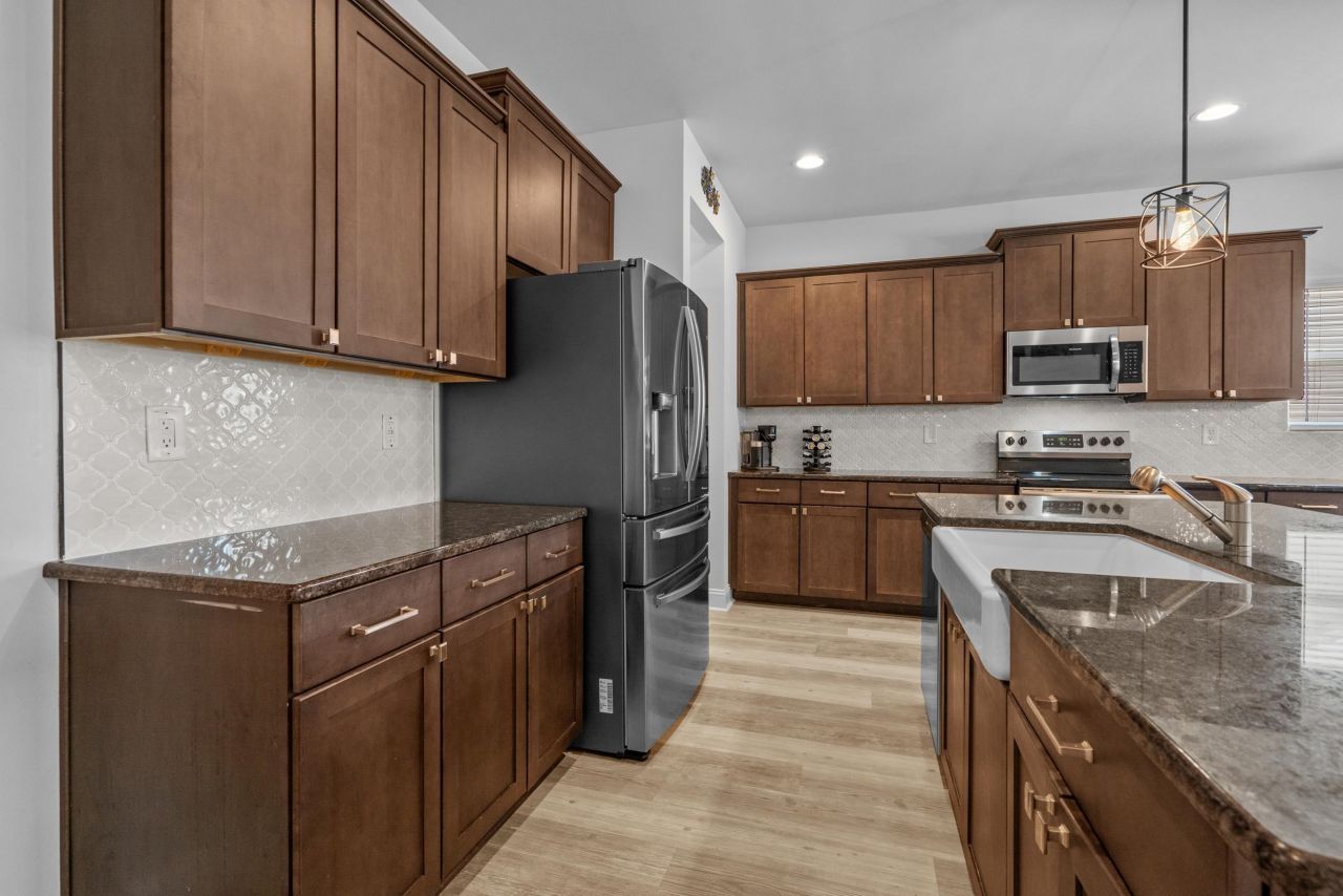 2064 Hazlette Loop Photo 10