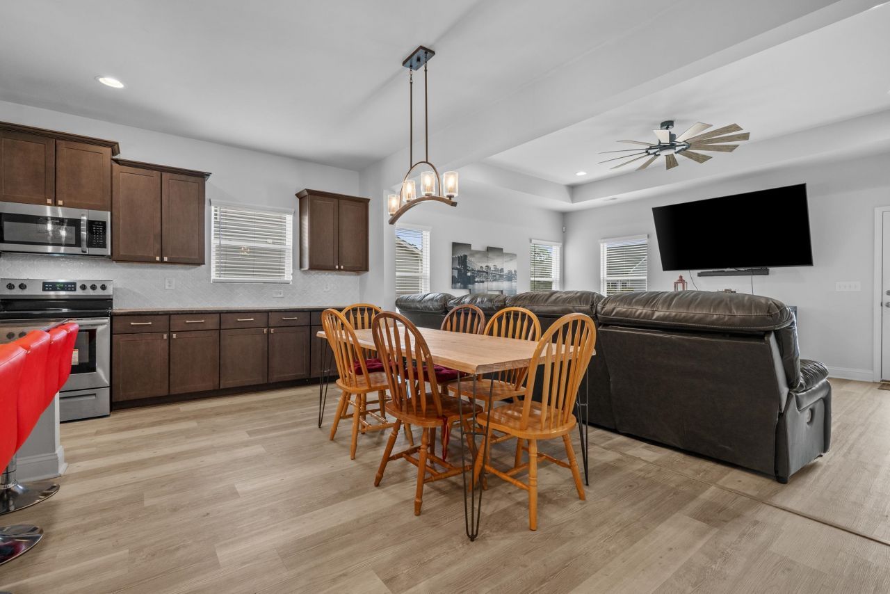 2064 Hazlette Loop Photo 17