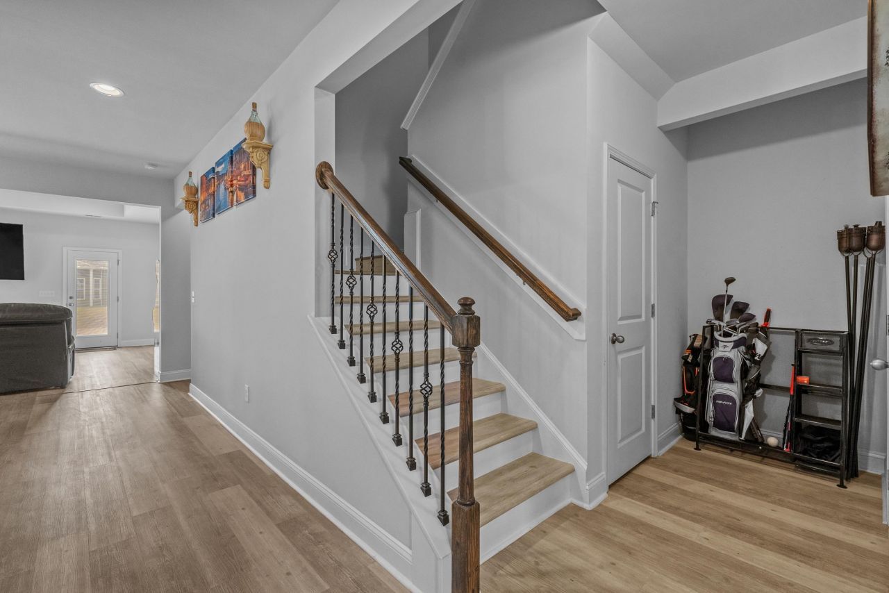 2064 Hazlette Loop Photo 30