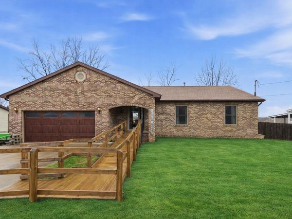 265 Indian Trail, Munith, MI 49259