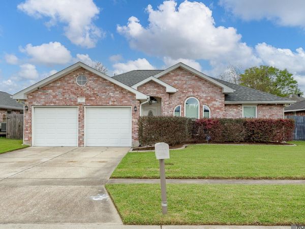 93 Moss Dr, Laplace, LA 70068