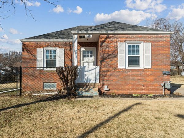 3800 Hart Court NE, Cedar Rapids, IA 52402