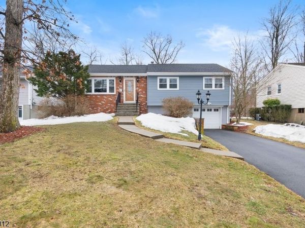 34 Seminole Ave, Oakland, NJ 07436