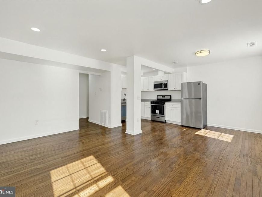 541 W Diamond Avenue, Unit 22, Gaithersburg, MD 20877 Main Photo