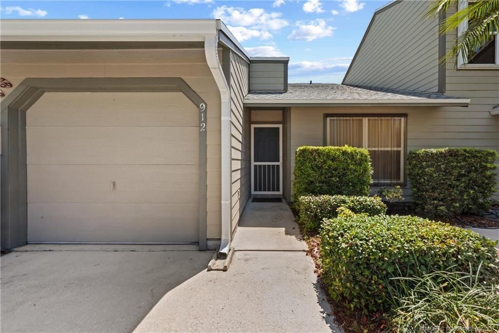 912 NE Sandalwood Place, Jensen Beach, FL 34957 Photo