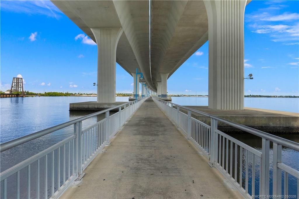 912 NE Sandalwood Place, Jensen Beach, FL 34957 Photo