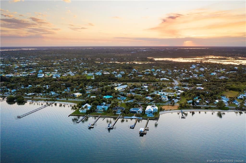 912 NE Sandalwood Place, Jensen Beach, FL 34957 Photo