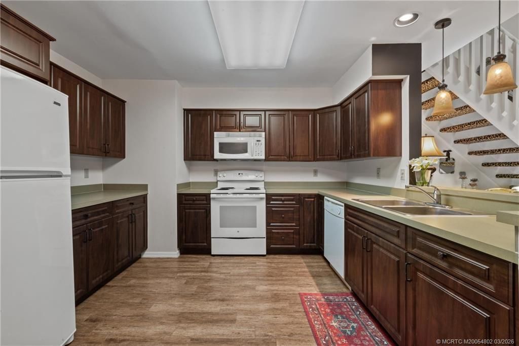 912 NE Sandalwood Place, Jensen Beach, FL 34957 Photo