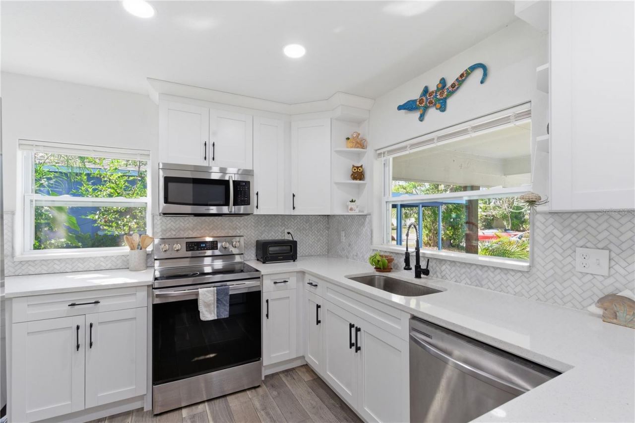 634 61st Avenue S, Saint Petersburg, FL 33705 Photo