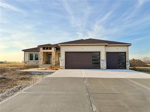 422 NE Lakota Drive, Adrian, MO 64720