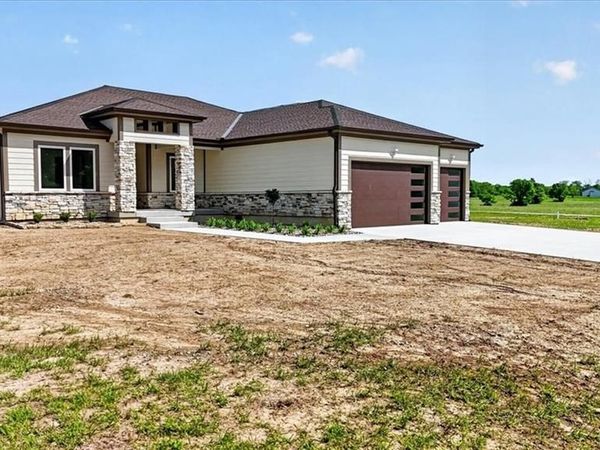 422 NE Lakota Drive, Adrian, MO 64720