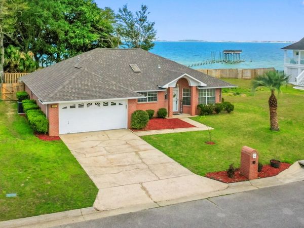 2001 Jessica Way, Navarre, FL 32566