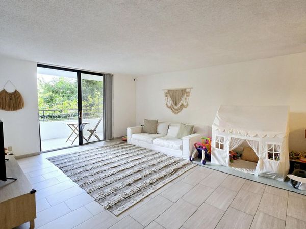2500 Parkview Drive, Unit 412, Hallandale Beach, FL 33009