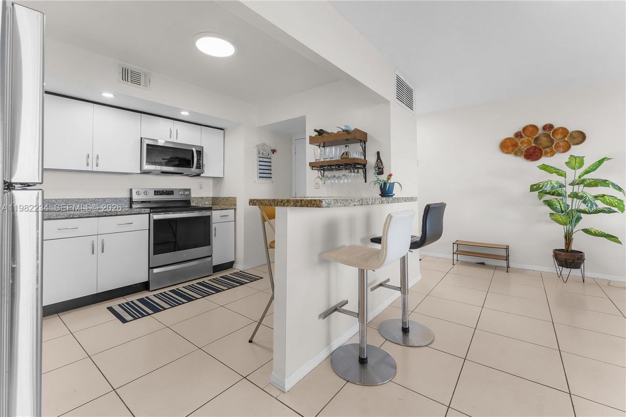 2150 Sans Souci Blvd , Unit B605, North Miami, FL 33181 Photo