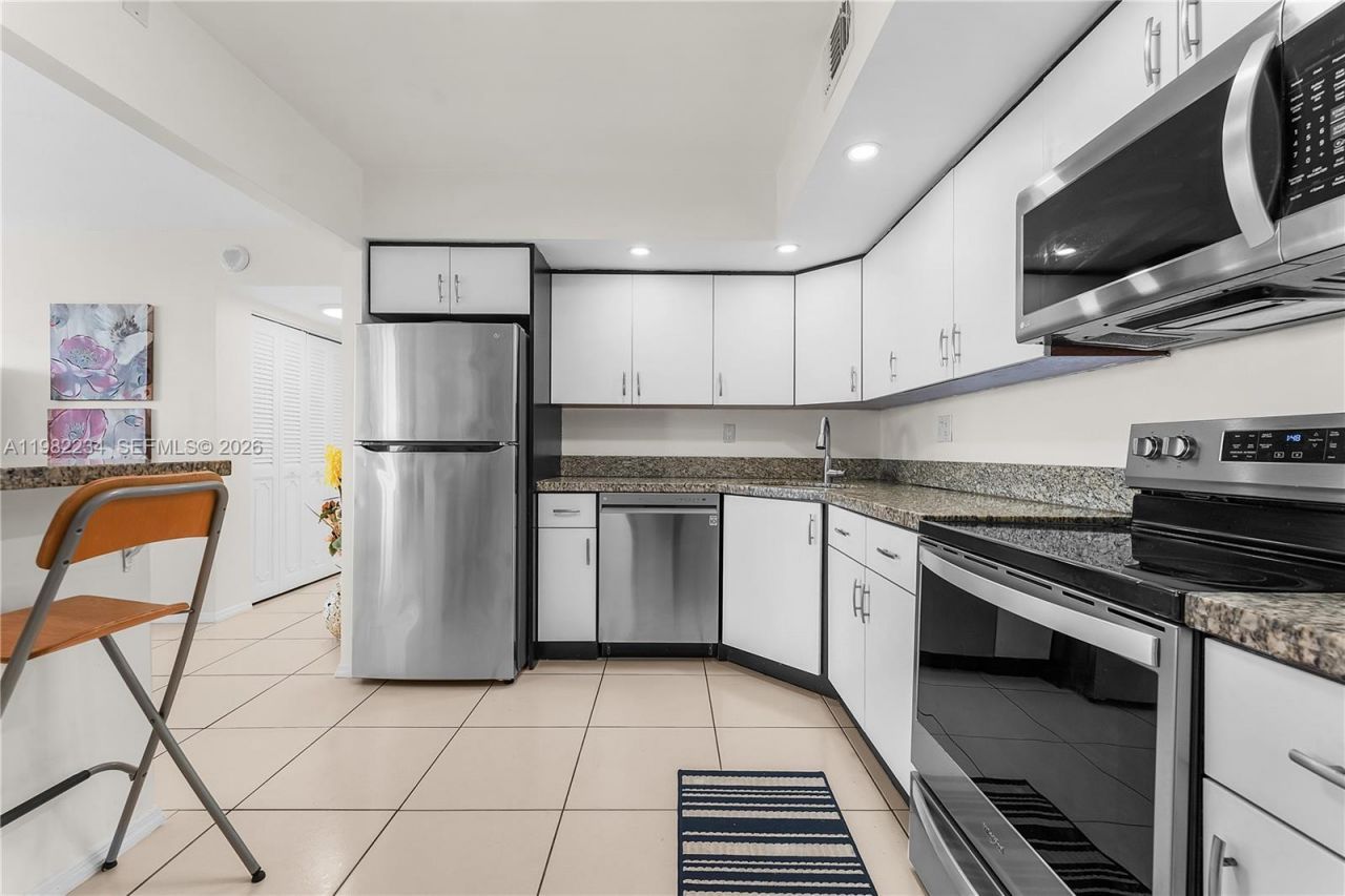 2150 Sans Souci Blvd, Unit B605, North Miami, FL 33181 Photo
