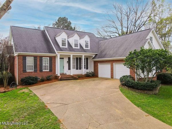 102 Hickory Hills Drive, Clinton, MS 39056