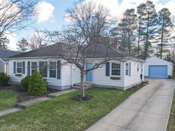 270 North Street , Chagrin Falls, OH 44022