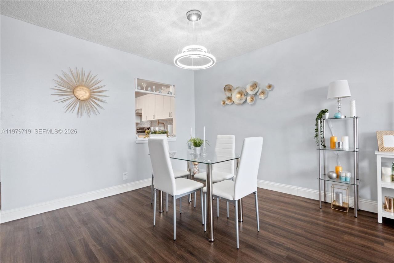 427 Golden Isles Dr, Unit 11H, Hallandale Beach, FL 33009 Photo