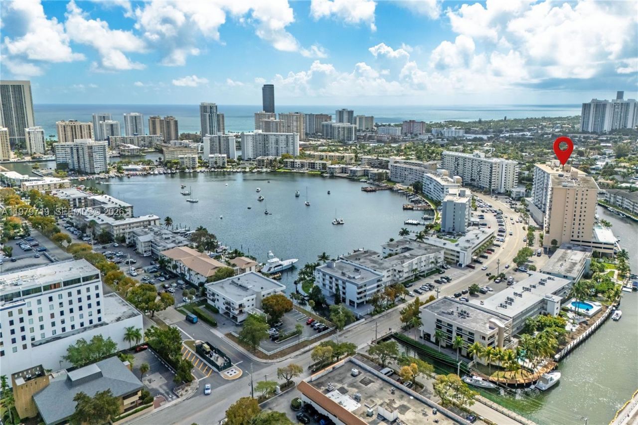 427 Golden Isles Dr, Unit 11H, Hallandale Beach, FL 33009 Photo