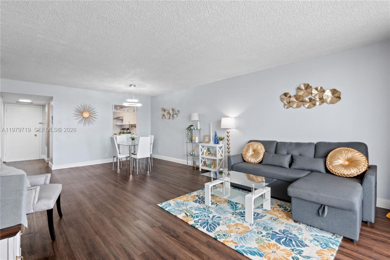 427 Golden Isles Dr, Unit 11H, Hallandale Beach, FL 33009 Photo