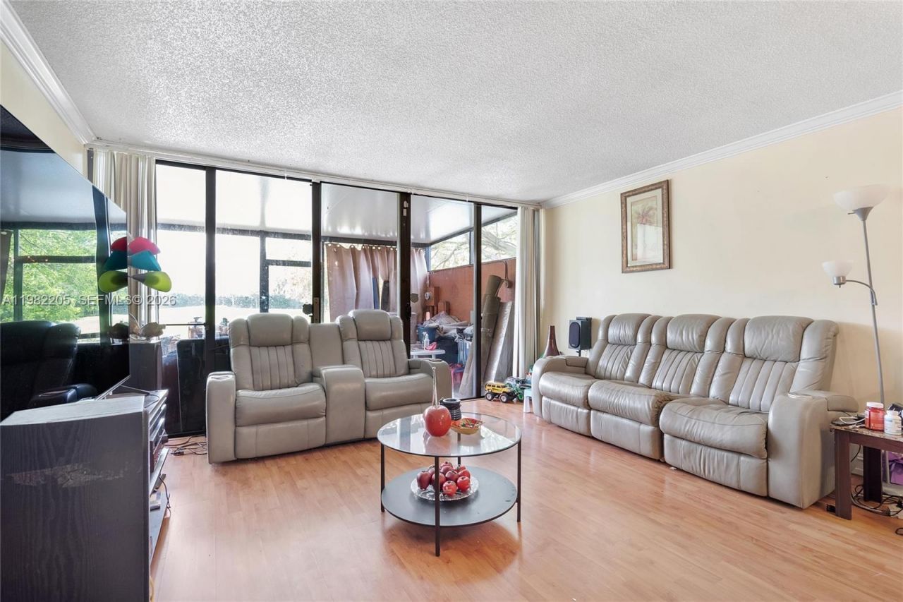 10304 Fairway Rd , Pembroke Pines, FL 33026 Photo