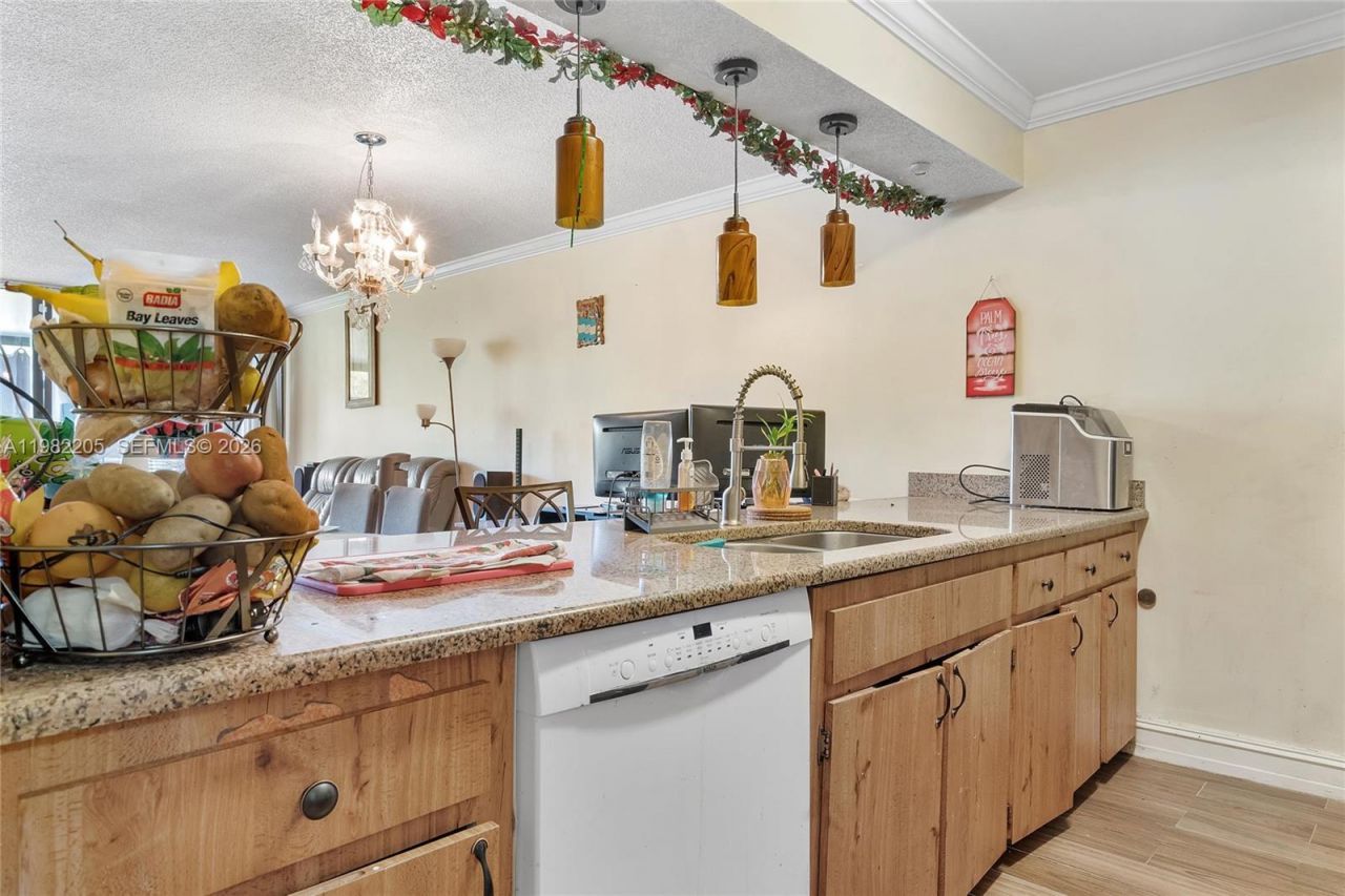 10304 Fairway Rd , Pembroke Pines, FL 33026 Photo