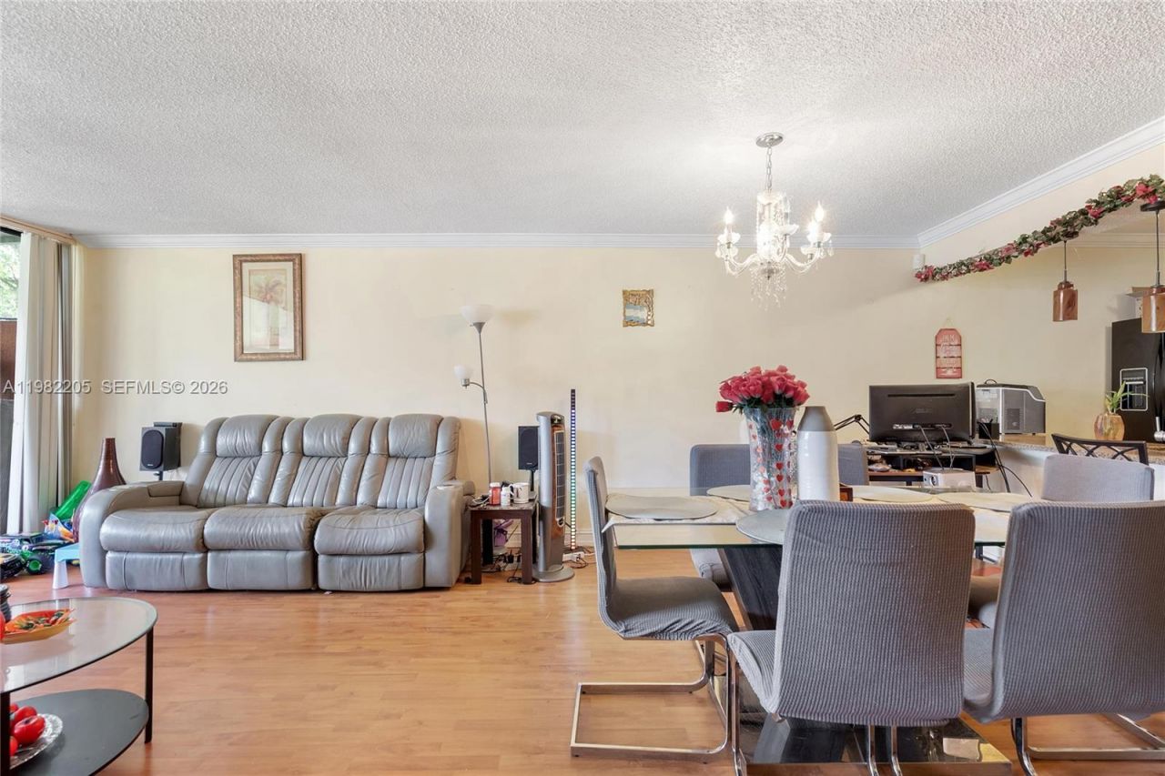 10304 Fairway Rd , Pembroke Pines, FL 33026 Photo