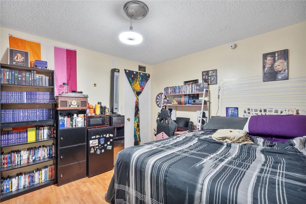 10304 Fairway Rd , Pembroke Pines, FL 33026 Photo