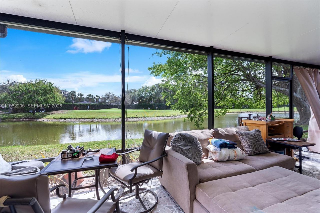 10304 Fairway Rd , Pembroke Pines, FL 33026 Photo