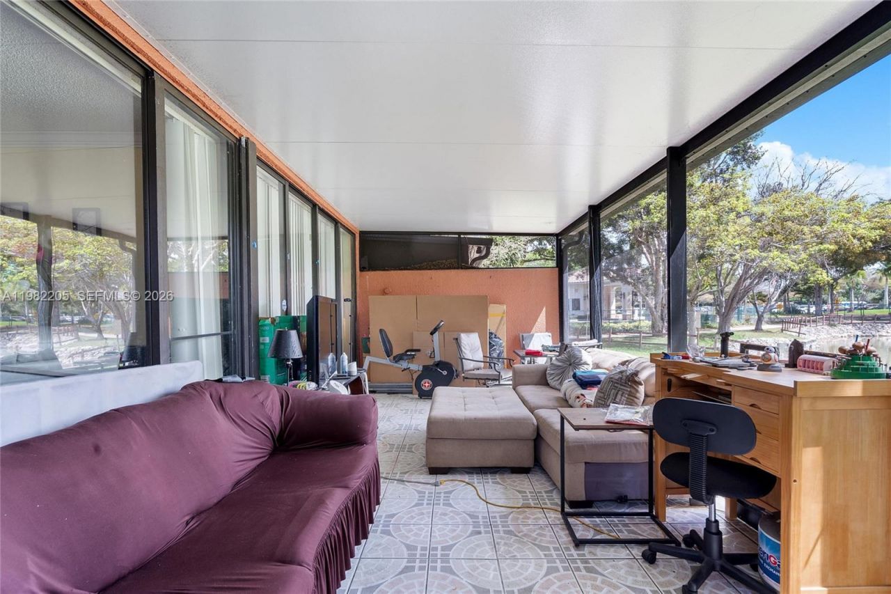 10304 Fairway Rd , Pembroke Pines, FL 33026 Photo